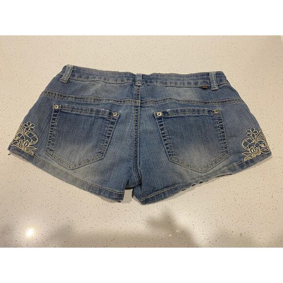 Beautiful Womens Blue Jeans Shorts Size 3 - Picture 2 of 4